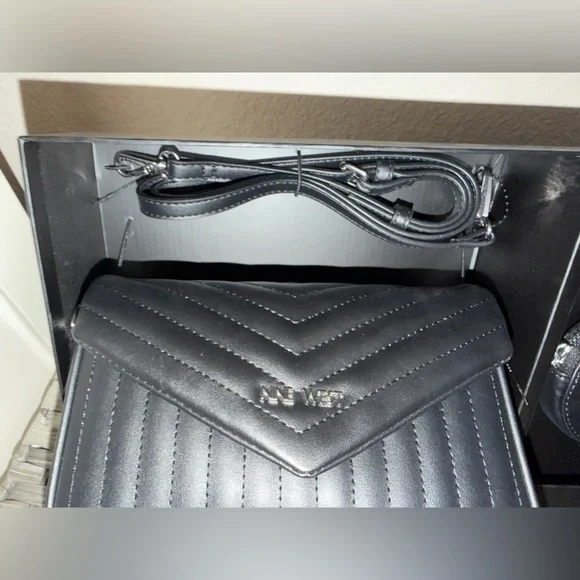 Nine West Sleigh Mini Quilted Crossbody Bag Set – Black – NWT - Picture 11 of 13